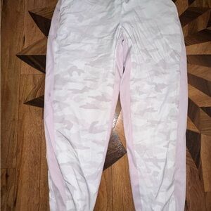 Athleta Brooklyn Lined Jogger Pants Womens 6 Light Purple Camo Zip Pockets